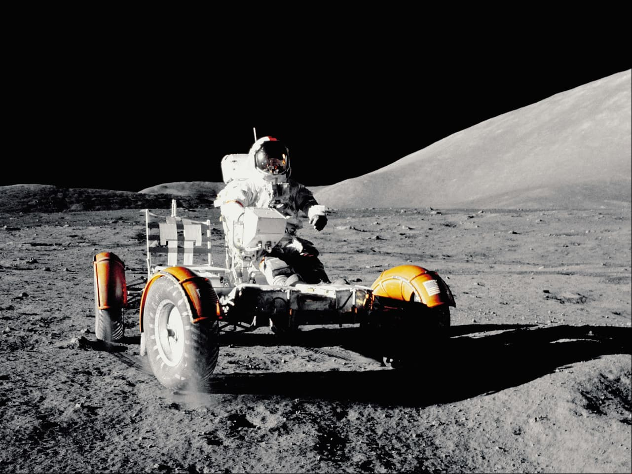 Astronauta en misión en la Luna