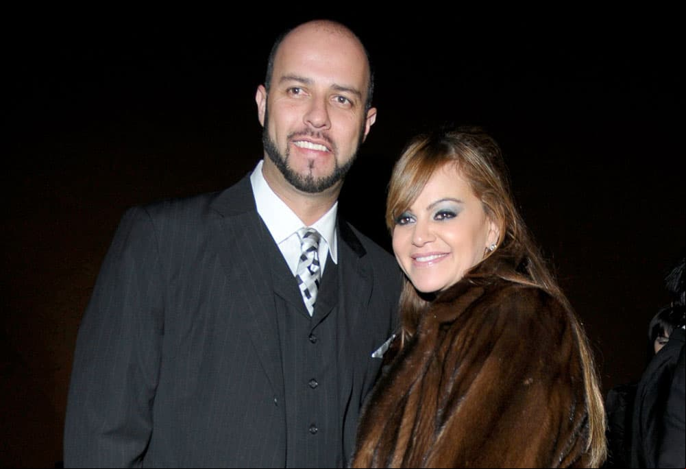 Filtran video del viudo de Jenni Rivera en el que luce irreconocible