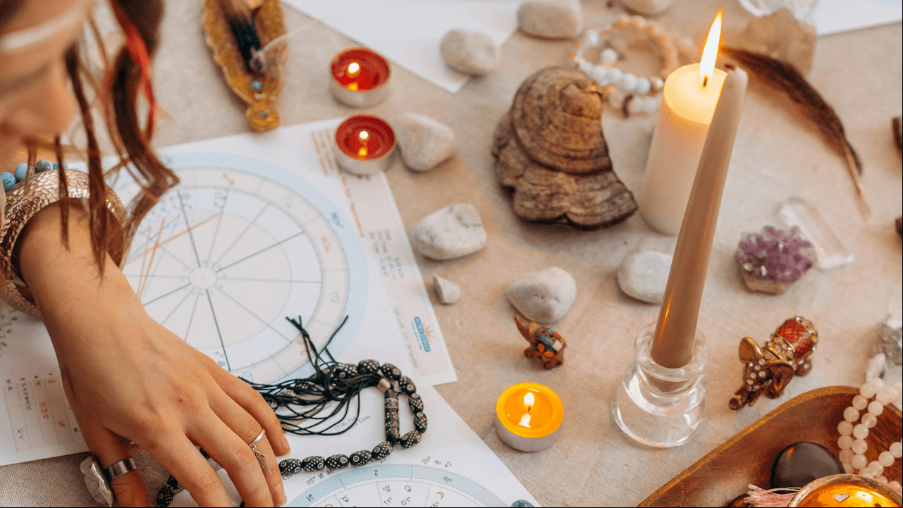 ¿Qué te depara el horóscopo de hoy 24 de abril? Te damos predicciones y un ritual energético