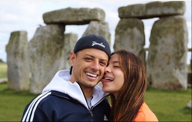 Mientras que Kohan subió la primera imagen con el jugador en octubre de 2018. "Loca por ti...agradecida por nuestro amor. Cada día junto a ti es una aventura llena de libertad, felicidad, risas y mucho amor. Gracias por ser tú. Te amo mucho mucho mucho mucho chicharito", escribió la modelo como pie de foto.
