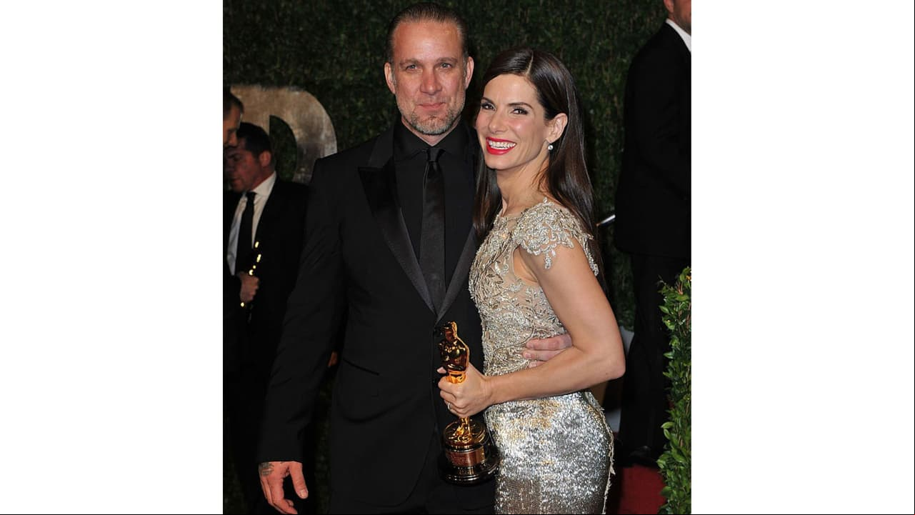 <h2 class="cms-H2-H2">Sandra Bullock y Chad Lowe</h2>