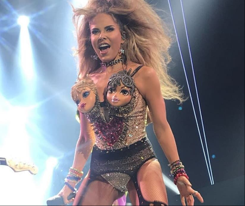 Gloria Trevi desviste a Lenny de la Rosa en pleno concierto
