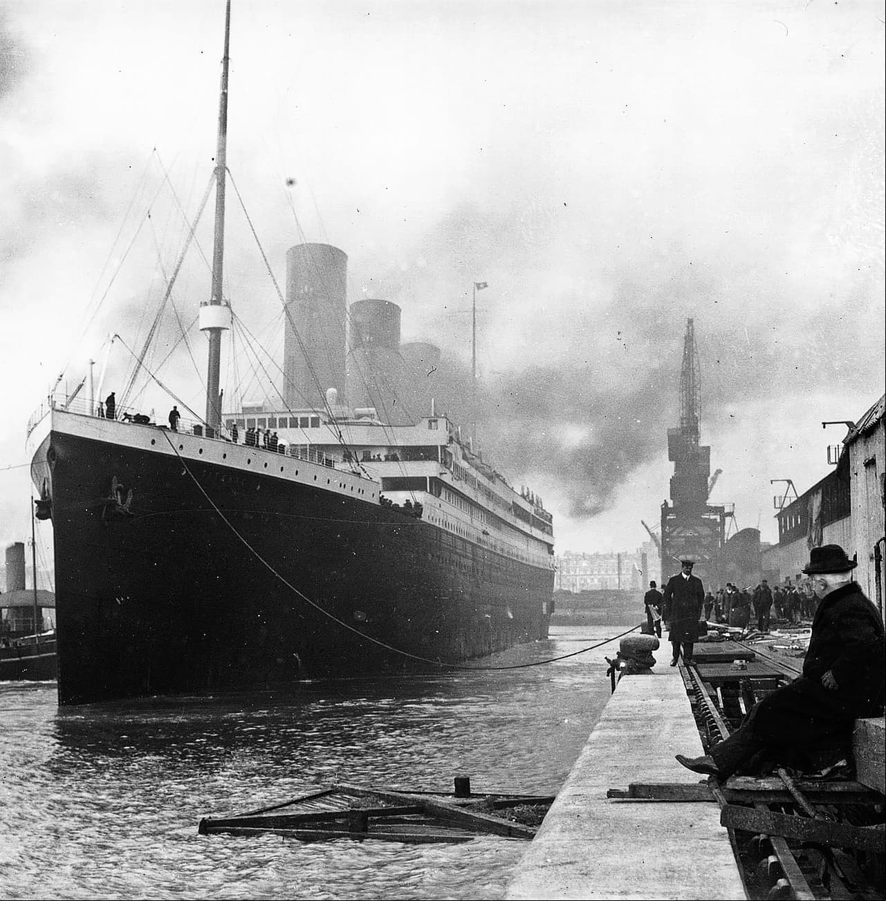 Titanic at the docks. Unknown - http://students.umf.maine.edu/~hartwenr/webquest/teacherpage/titanic%20in%20dock.jpg Titanic at the docks of Southampton.