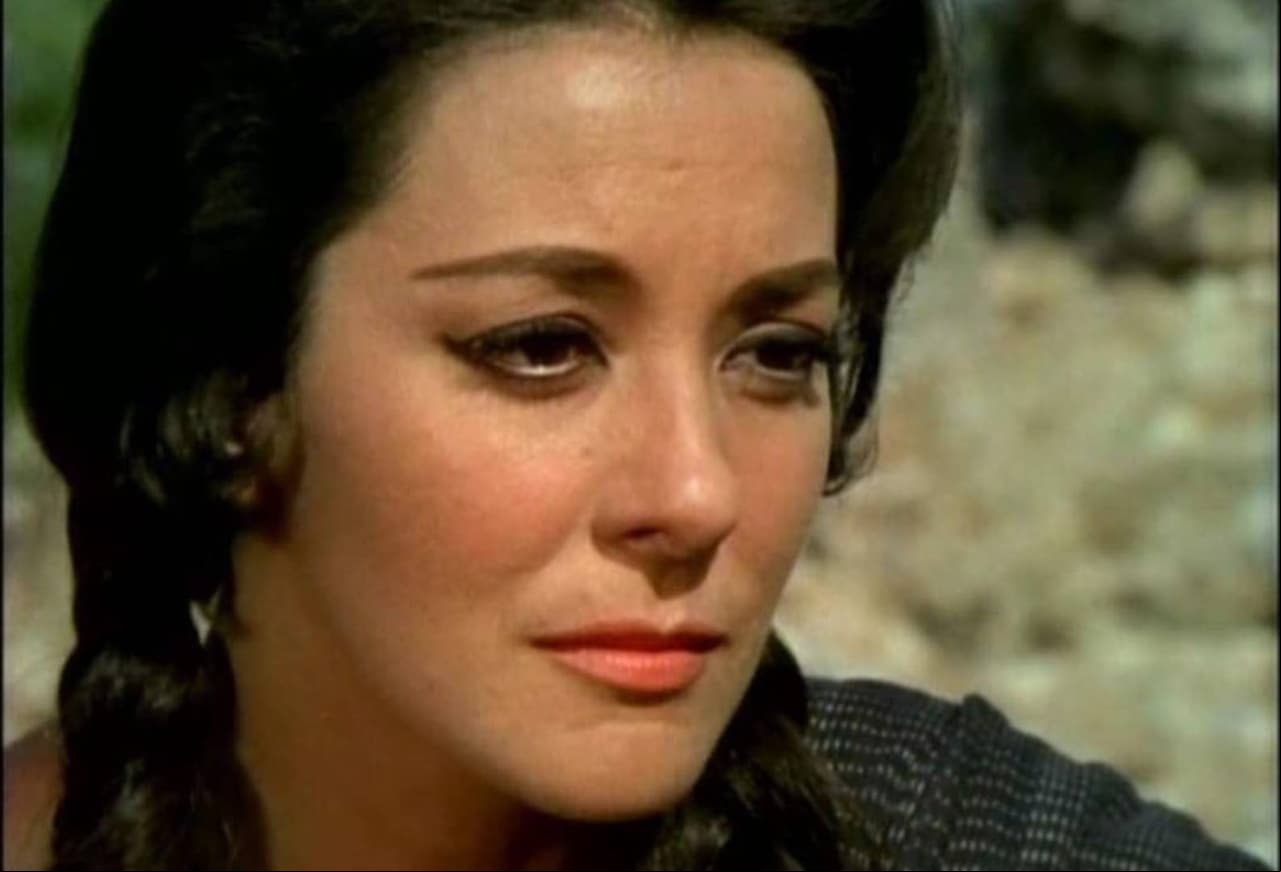 Esta es la icónica escena de Silvia Pinal como “María Isabel” cuando se corta las trenzas 